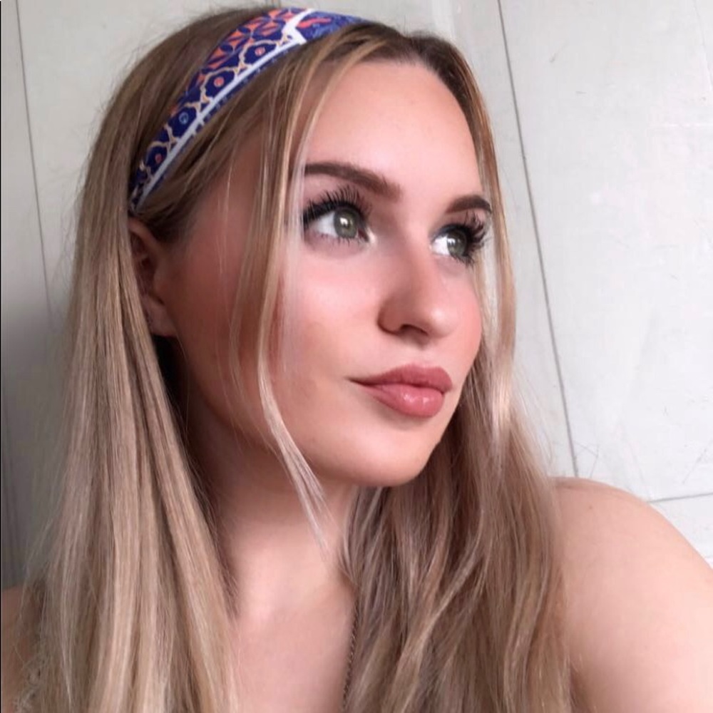 Meet your Posher, Julia